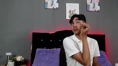 Snapshot of eros_lux1 chatting on May 19, 12:44 pm Eros Lux1 online show from May 19, 12:44 pm