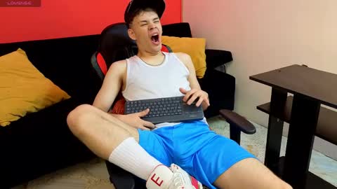 Snapshot of eros_steel chatting on June 7, 3:54 am Eros online show from June 7, 3:54 am