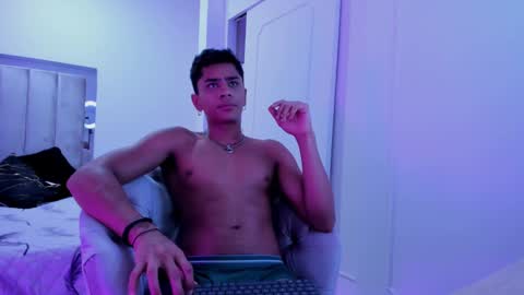 Snapshot of eros_wild chatting on February 21, 3:01 am eros_wild online show from February 21, 3:01 am