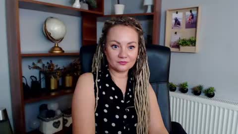 Snapshot of erotic_kaya chatting on December 5, 6:00 pm KAYA online show from December 5, 6:00 pm