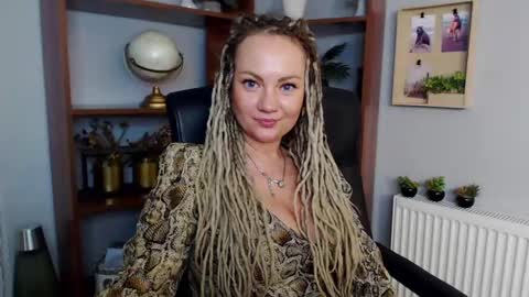 Snapshot of erotic_kaya chatting on December 18, 5:42 pm KAYA online show from December 18, 5:42 pm