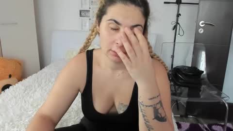 eroticsensualkitty4u online show from December 28, 8:37 am