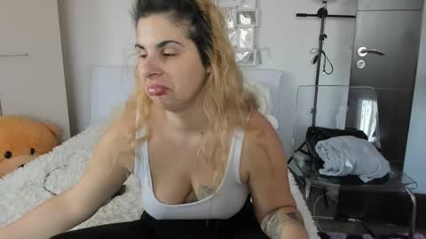 eroticsensualkitty4u online show from January 8, 7:45 am