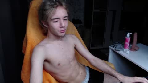Snapshot of ervi_ chatting on June 13, 10:51 pm ERV1II online show from June 13, 10:51 pm