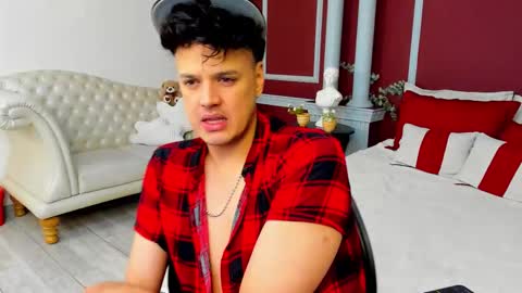 eryxmarlowe_ online show from October 22, 1:17 am