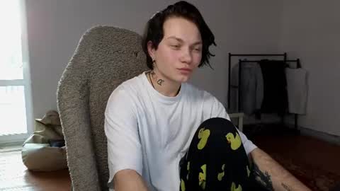 esajukyy online show from July 12, 1:46 pm