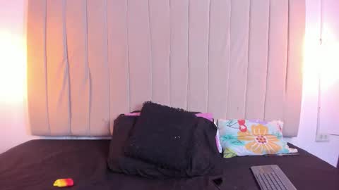 Snapshot of escar_let chatting on February 21, 3:51 am Scarlett online show from February 21, 3:51 am