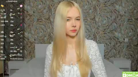 Snapshot of eshcka chatting on June 19, 5:34 am Megan and Brad online show from June 19, 5:34 am