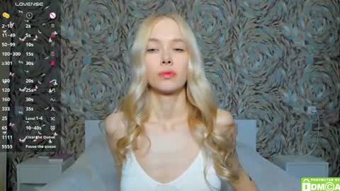 Snapshot of eshcka chatting on July 9, 5:00 am Megan and Brad online show from July 9, 5:00 am