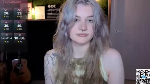 Snapshot of eshleeeygreen chatting on June 19, 9:29 pm EshleGreen online show from June 19, 9:29 pm