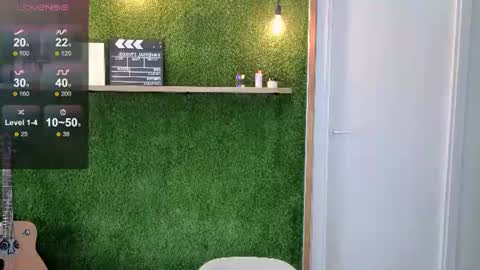 Snapshot of eshleeeygreen chatting on June 20, 12:08 pm EshleGreen online show from June 20, 12:08 pm