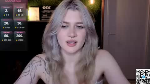Snapshot of eshleeeygreen chatting on June 24, 7:46 pm EshleGreen online show from June 24, 7:46 pm
