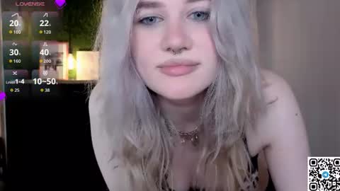 Snapshot of eshleeeygreen chatting on July 6, 12:13 pm EshleGreen online show from July 6, 12:13 pm