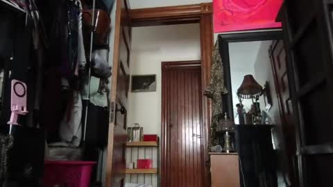 esimaralda online show from May 22, 1:39 pm