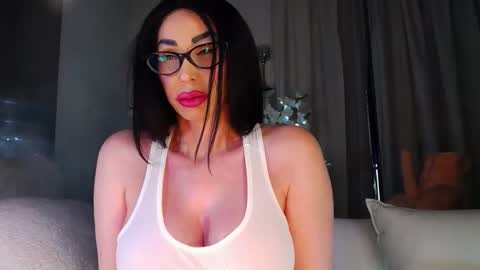Snapshot of eskeira_ chatting on September 24, 9:18 pm Esther online show from September 24, 9:18 pm
