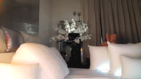 Snapshot of eskeira_ chatting on October 10, 9:36 pm Esther online show from October 10, 9:36 pm