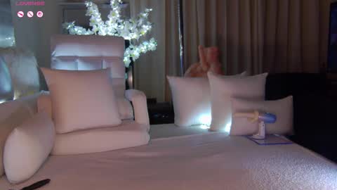 Esther online show from February 5, 9:19 pm