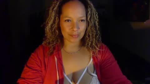 Snapshot of esmeluvs chatting on September 20, 12:11 am Esme Luv online show from September 20, 12:11 am