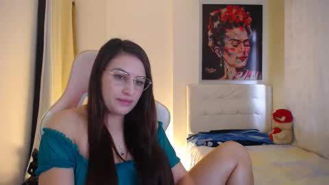 Esmeralda online show from December 10, 6:28 pm