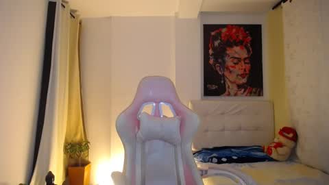 Esmeralda online show from December 11, 12:33 am
