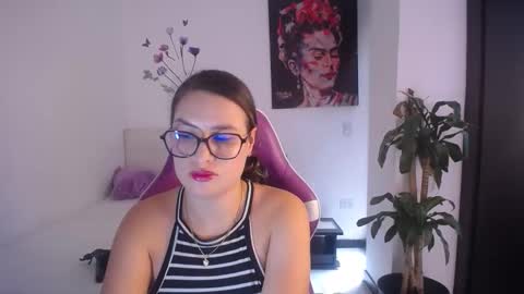 Esmeralda online show from April 4, 6:49 pm