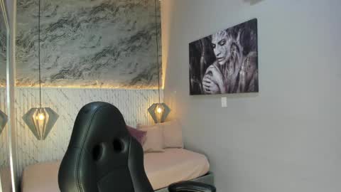 Snapshot of esmeralda__18 chatting on April 27, 6:50 pm Esmeralda online show from April 27, 6:50 pm