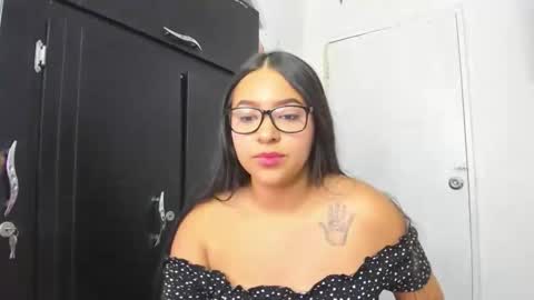esmeralda_diaz_ online show from February 26, 6:01 am