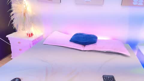 esmeralda online show from March 3, 5:35 am