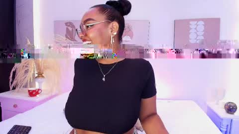 Snapshot of esmeralda_duarte chatting on May 7, 5:13 am esmeralda online show from May 7, 5:13 am