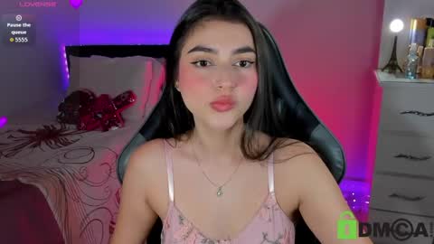 Snapshot of esmeralda_le chatting on May 10, 11:26 am Esmeralda online show from May 10, 11:26 am