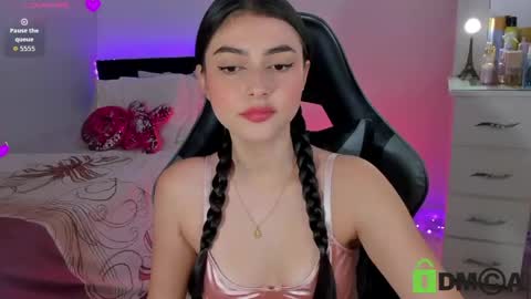 Snapshot of esmeralda_le chatting on May 23, 12:31 pm Esmeralda online show from May 23, 12:31 pm