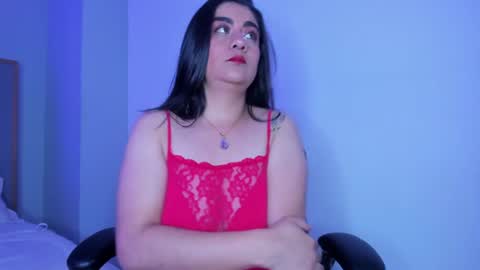 Snapshot of esmeralda_rose__ chatting on June 17, 5:32 am esmeralda_rose__ online show from June 17, 5:32 am