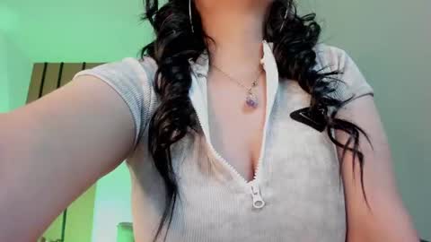 Snapshot of esmeralda_rose__ chatting on July 3, 5:03 am esmeralda_rose__ online show from July 3, 5:03 am