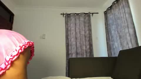 Snapshot of esmeray_ chatting on April 10, 11:37 am Esme online show from April 10, 11:37 am