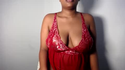Snapshot of esmeray_ chatting on May 11, 11:38 am Esme online show from May 11, 11:38 am