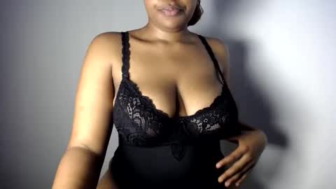 Snapshot of esmeray_ chatting on May 30, 1:19 pm Esme online show from May 30, 1:19 pm
