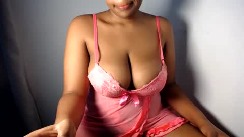 Snapshot of esmeray_ chatting on July 10, 10:51 am Esme online show from July 10, 10:51 am