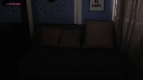 Snapshot of esmerraldaa_mia chatting on February 24, 10:36 pm Esmeralda online show from February 24, 10:36 pm