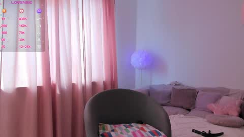 Snapshot of esmimilf chatting on May 7, 2:22 pm Esmi online show from May 7, 2:22 pm