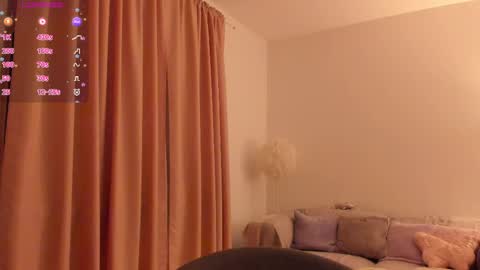 Snapshot of esmimilf chatting on May 10, 8:58 pm Esmi online show from May 10, 8:58 pm