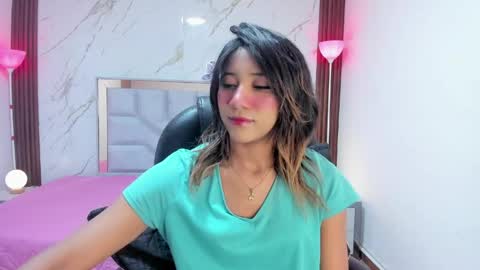 esperanzamora online show from April 21, 11:49 am
