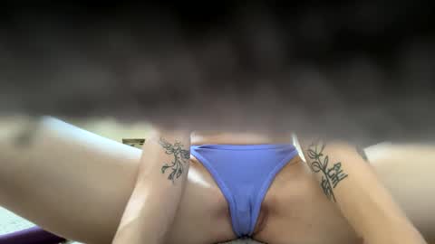 Snapshot of essence90210 chatting on September 28, 7:08 pm essence90210 online show from September 28, 7:08 pm