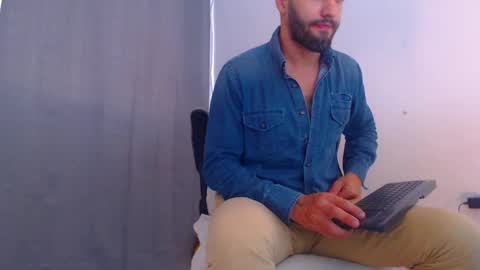 Snapshot of esteban7984068 chatting on December 28, 6:40 pm esteban online show from December 28, 6:40 pm