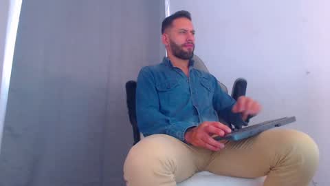 Snapshot of esteban7984068 chatting on January 6, 7:35 pm esteban online show from January 6, 7:35 pm