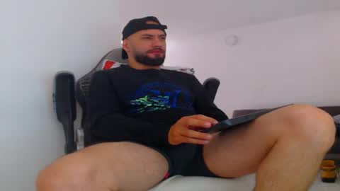 Snapshot of esteban7984068 chatting on September 25, 2:21 pm esteban online show from September 25, 2:21 pm