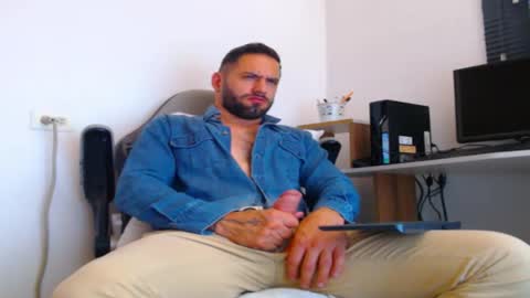 esteban online show from December 19, 4:25 pm