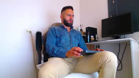 esteban online show from February 10, 2:32 pm