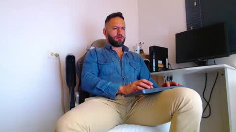 esteban online show from February 11, 3:06 pm