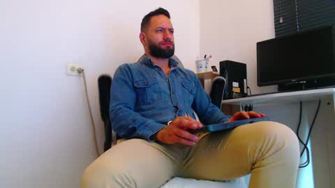 esteban online show from March 24, 1:49 pm