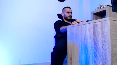 Esteban Fernandez online show from February 27, 4:12 am